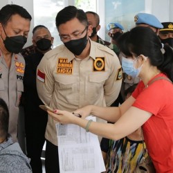 Tinjau Vaksinasi Serentak di Kabupaten Tangerang, Andika Apresiasi TNI/Polri